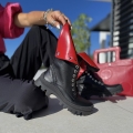Czarne-Trapery-Damskie-LURSO-z-odwijanym-kolnierzem-PRETTAU-RED-BLACK-skora-naturalna (1).jpeg