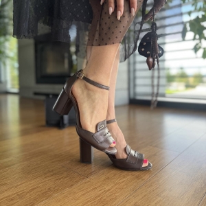 Brązowe eleganckie Sandałki Damskie na oblekanym obcasie model IZANO BROWN skóra naturalna