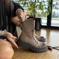 Ciemnobezowe-Traperki-Damskie-model-SARRI-TAUPE-skora-naturalna (13).jpeg